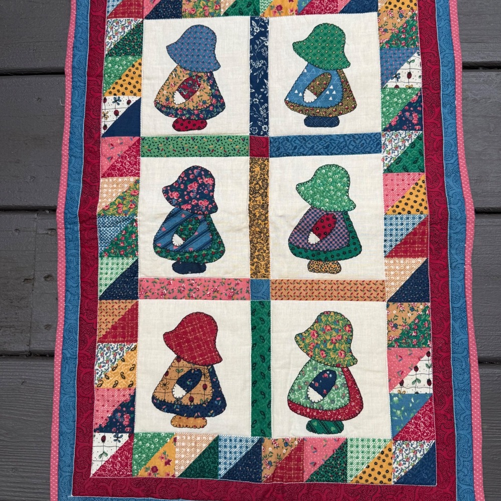 Vintage 2002 Sunbonnet Sue Quilted Wall Hanging 15.5x23 Folk Art Decor